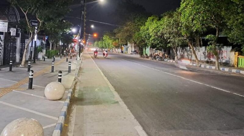 Pebalap Liar Dilempar Kursi