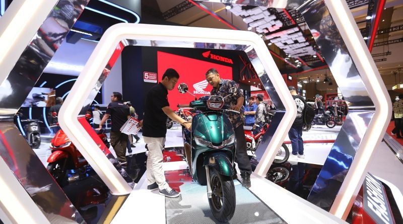 Bonsaibiker.com – mas bro sekalian, kabar baru dari PT Astra Honda Motor (AHM) nih, bahwa New Honda Stylo 160 Nampang di IIMS 2024. Yakni di gelaran Indonesia International Motor Show (IIMS) 2024.