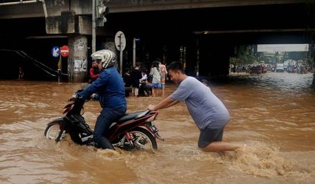 Motor Bebek Paling Susah Lewat Banjir, Benarkah?